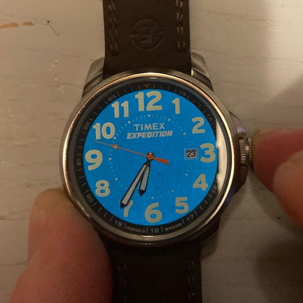 Timex expedition easy read leather band in igloo